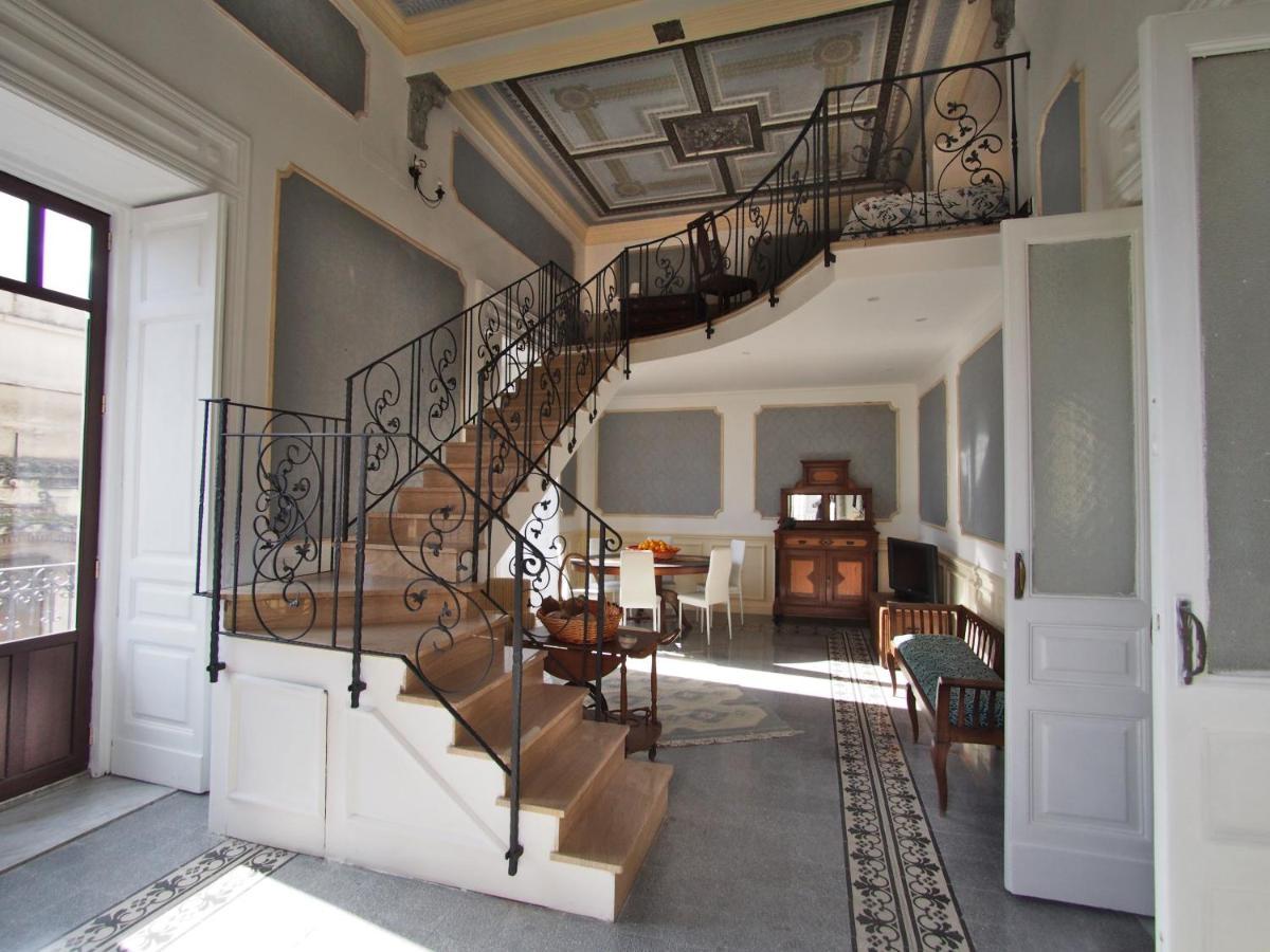 Casa Felice Nel Centro Storico, Tra Etna E Mare Apartment Catania Bagian luar foto