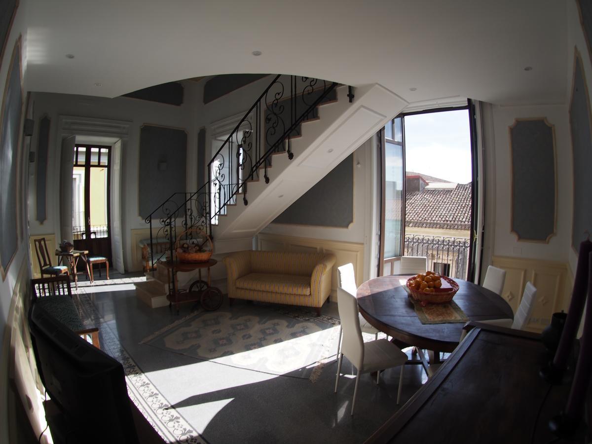 Casa Felice Nel Centro Storico, Tra Etna E Mare Apartment Catania Bagian luar foto