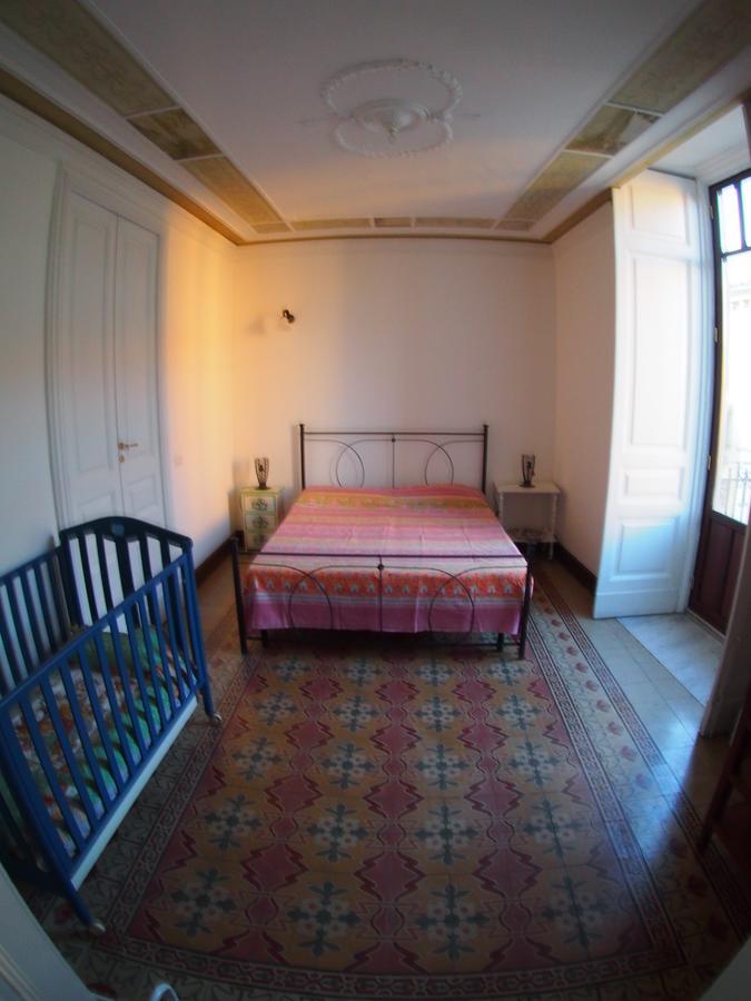 Casa Felice Nel Centro Storico, Tra Etna E Mare Apartment Catania Bagian luar foto