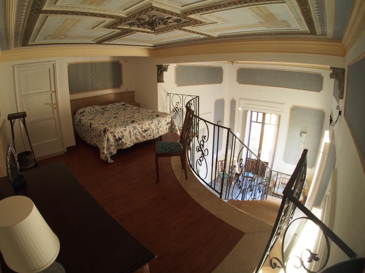 Casa Felice Nel Centro Storico, Tra Etna E Mare Apartment Catania Bagian luar foto